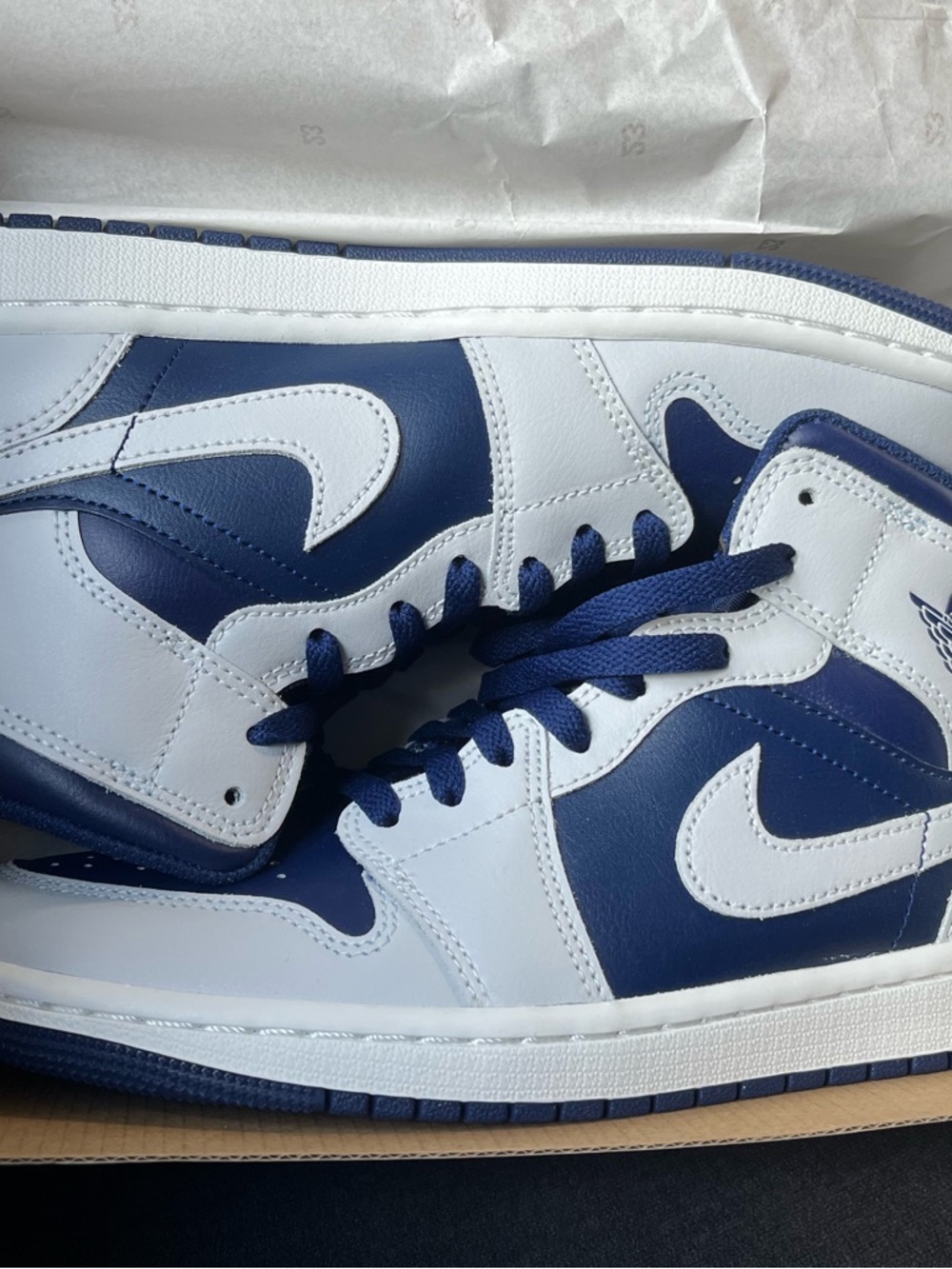 Nike Air Jordan 1 Mid - White/Blue Men's Sneakers Size 8 - New In Box - Picture 7 of 7